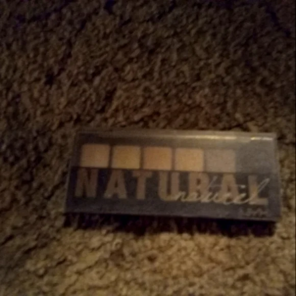 Eyeshadow - Picture 1 of 2
